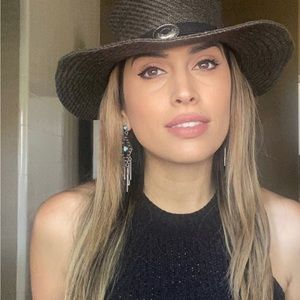 Meet your Posher, Monica